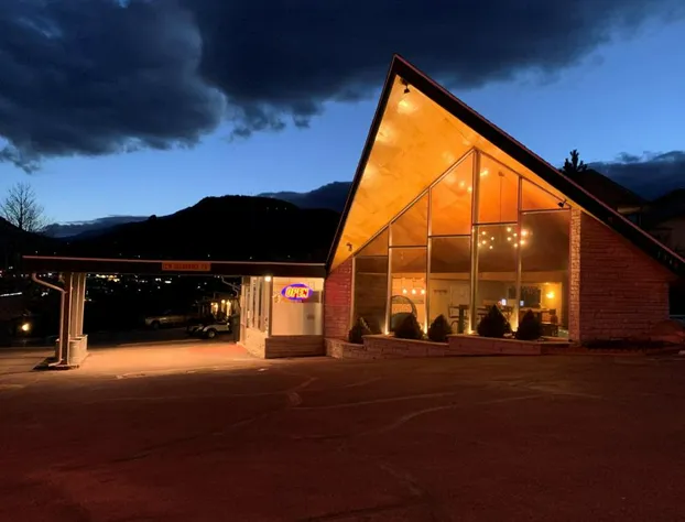 Coyote Mountain Lodge hotel detail image 1