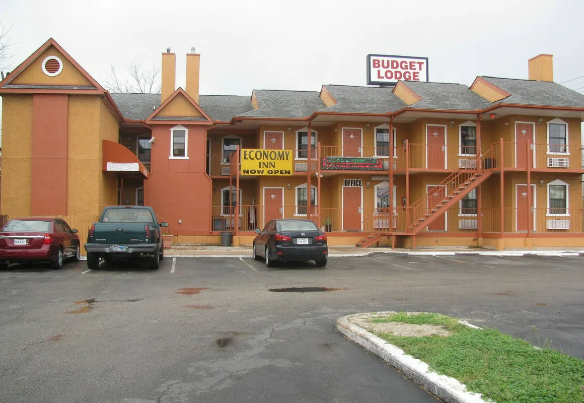 Economy Inn hotel hero