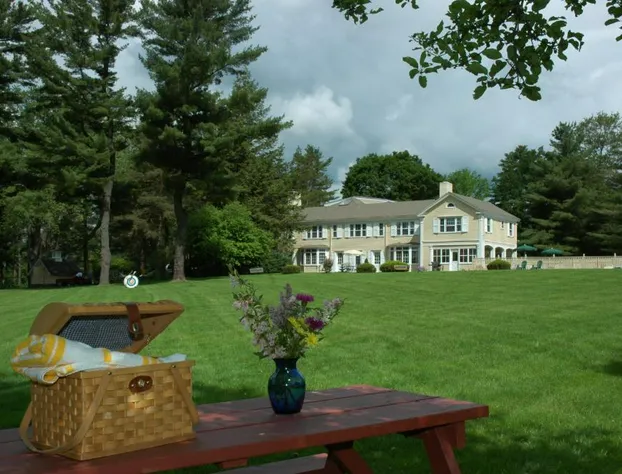 Devonfield Inn B&B hotel detail image 2