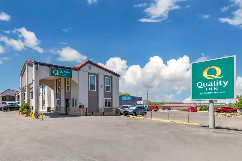 Quality Inn Show Low hotel hero