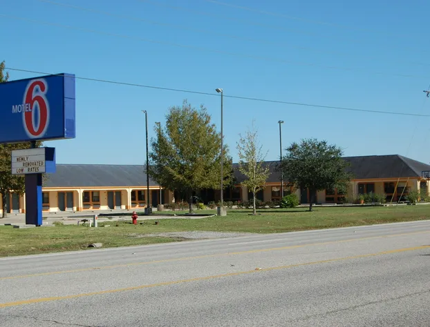 Motel 6 Abbeville, LA hotel detail image 1