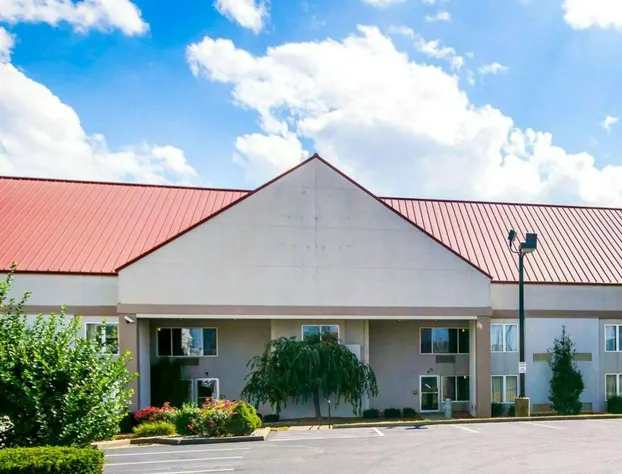 Quality Inn & Suites Elizabethtown hotel detail image 1