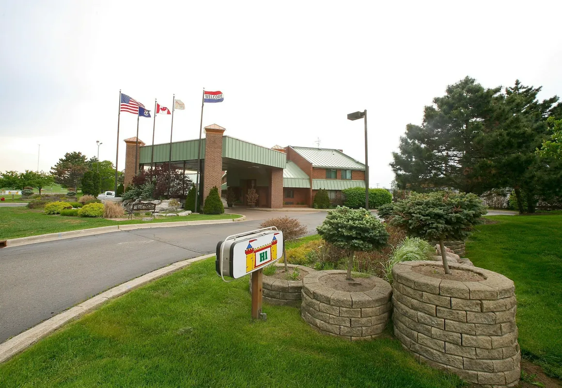 Marvin's Garden Inn hotel hero