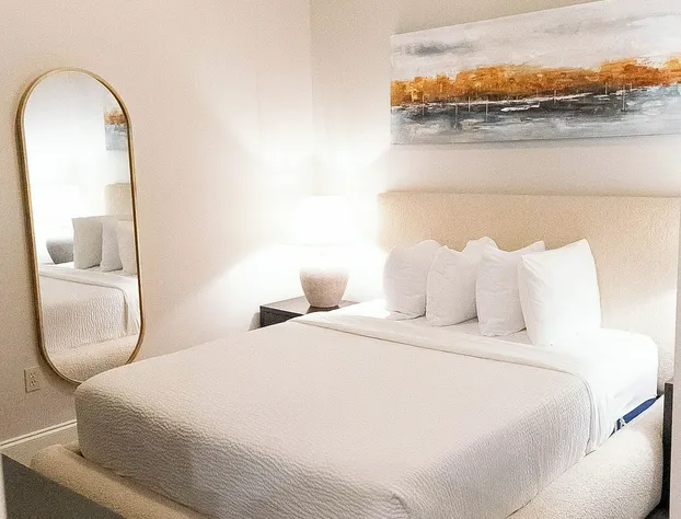 Carriage House Hotel hotel detail image 4