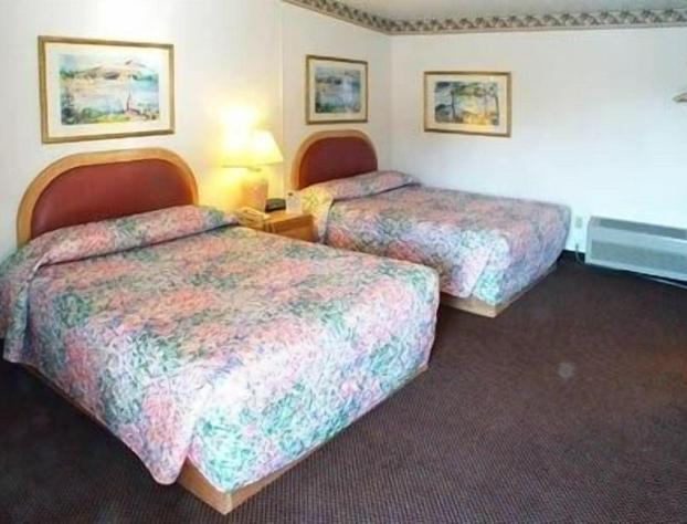 Cloverdale Oaks Inn hotel detail image 2