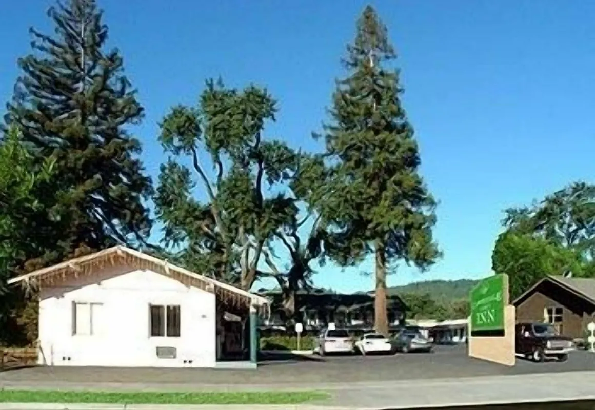 Cloverdale Oaks Inn hotel hero