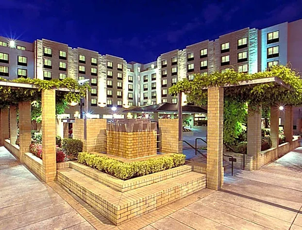 Courtyard Portland Downtown/Convention Center hotel detail image 1