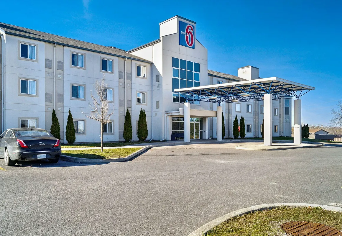 Motel 6 Peterborough, ON hotel hero