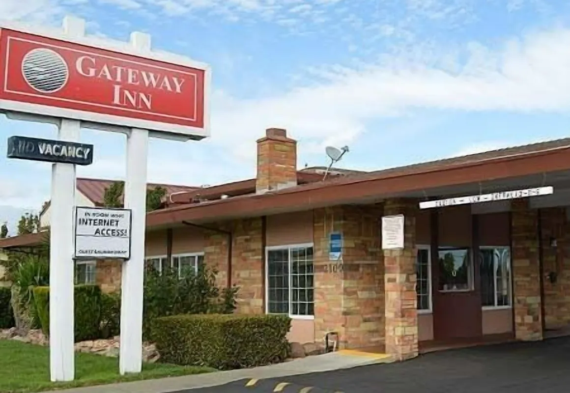 Gateway Inn Fairfield hotel hero