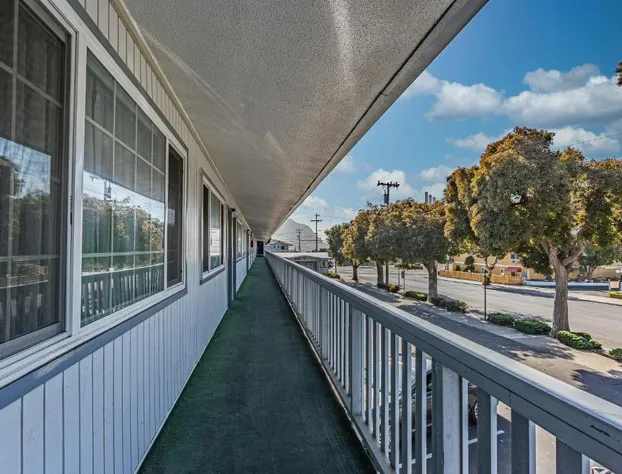 Coastal Breeze Inn hotel detail image 1