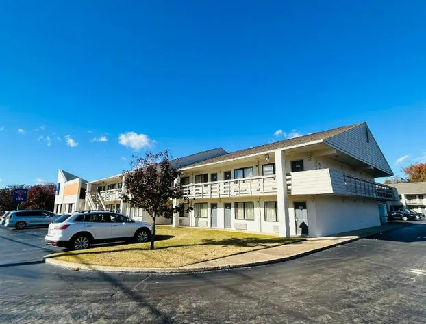 Super 7 Inn Tupelo hotel detail image 1