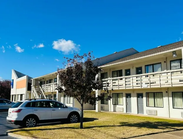 Super 7 Inn Tupelo hotel detail image 3