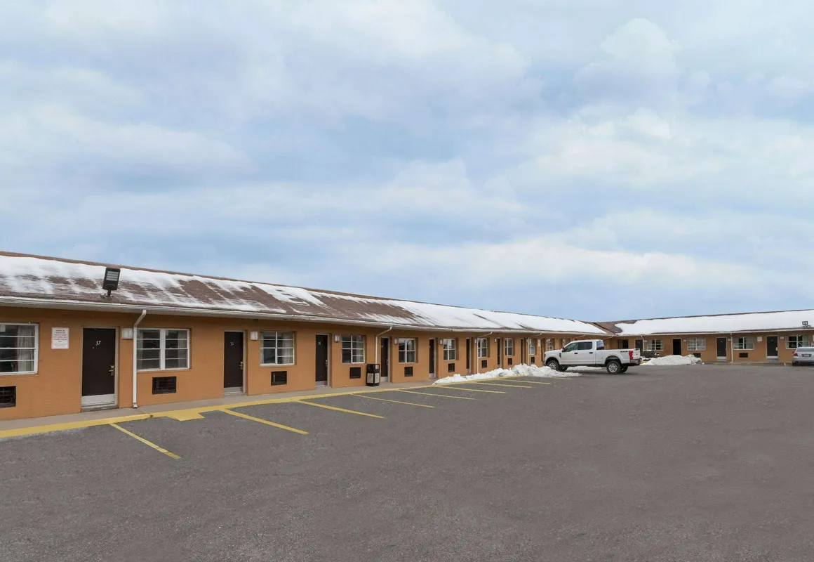 Travelodge by Wyndham Jersey City hotel hero