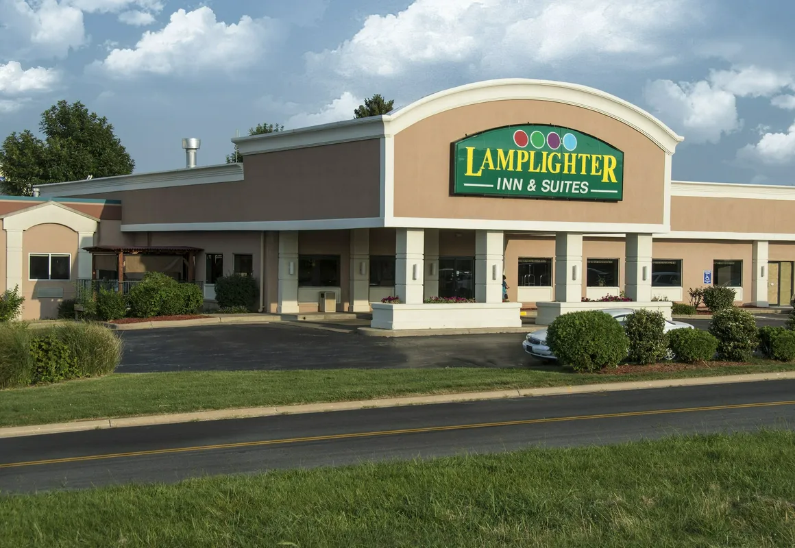 Lamplighter Inn & Suites - North hotel hero