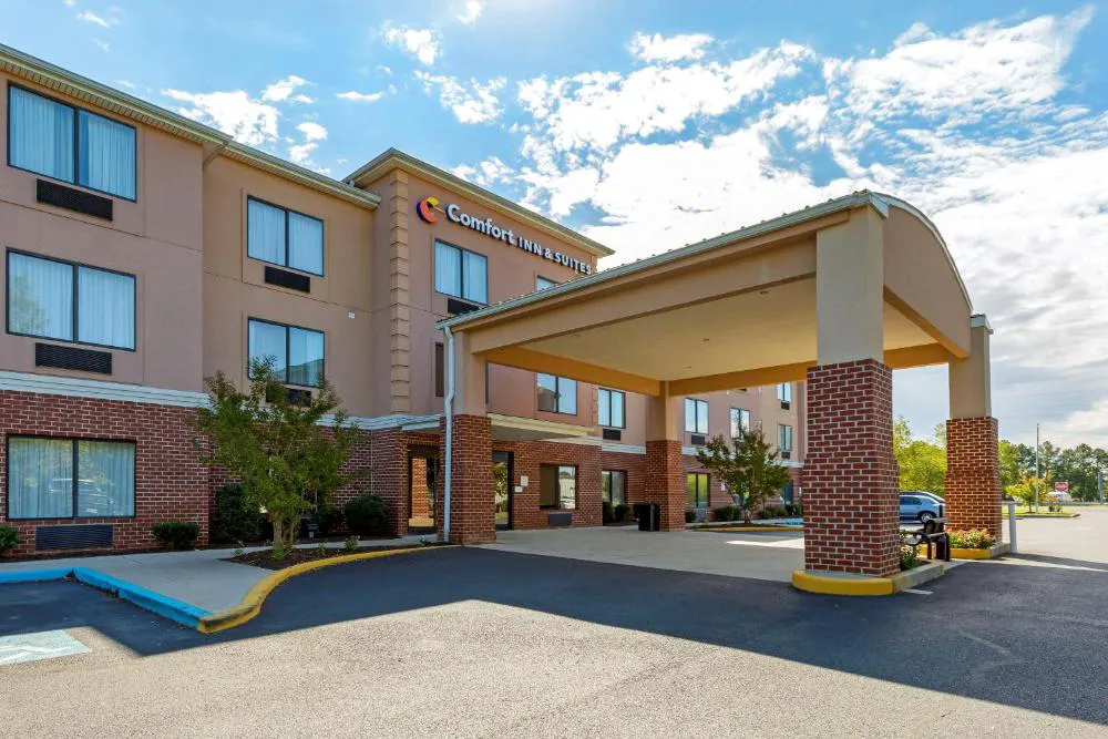 Comfort Inn & Suites Cambridge hotel hero