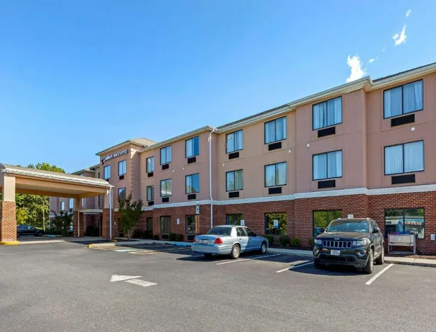 Comfort Inn & Suites Cambridge hotel detail image 1