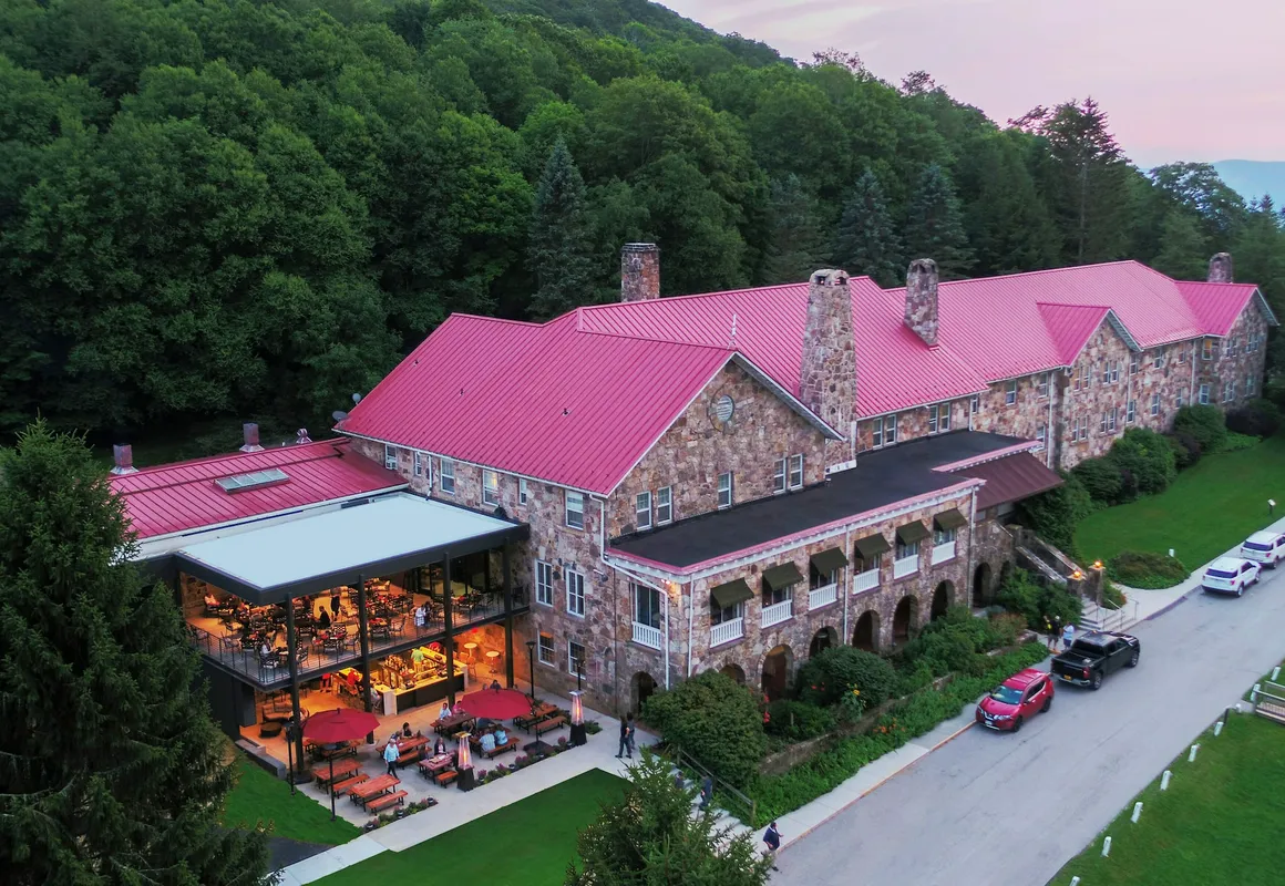 Mountain Lake Lodge hotel hero