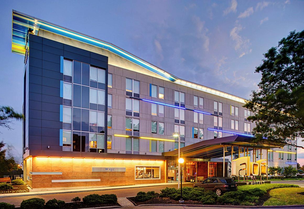 Aloft Philadelphia Airport hotel hero
