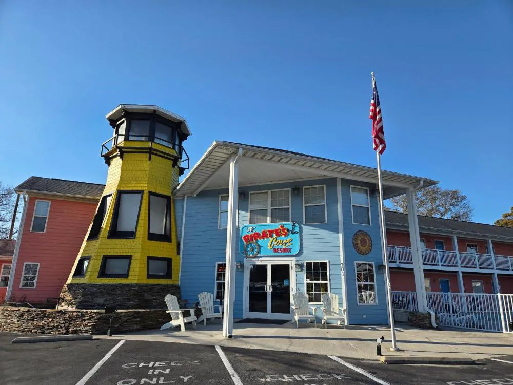 Pirates Cove hotel hero