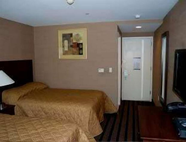 Days Inn by Wyndham Bronx Near Stadium hotel detail image 1