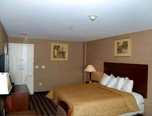 Days Inn by Wyndham Bronx Near Stadium hotel detail image 2