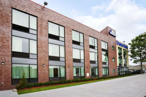 Days Inn by Wyndham Bronx Near Stadium hotel hero