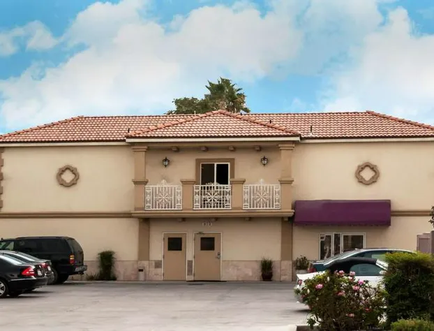 Howard Johnson By Wyndham Bakersfield hotel detail image 2