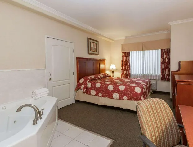 Howard Johnson By Wyndham Bakersfield hotel detail image 4