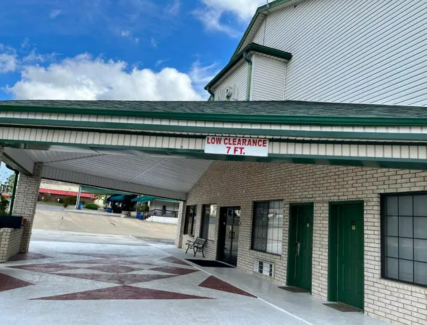 Western Plaza Inn hotel detail image 1