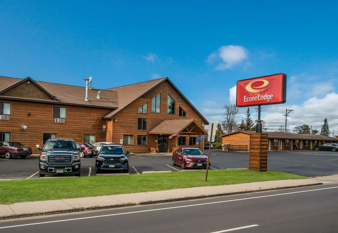 EconoLodge by Choice Hotels Rice Lake hotel hero