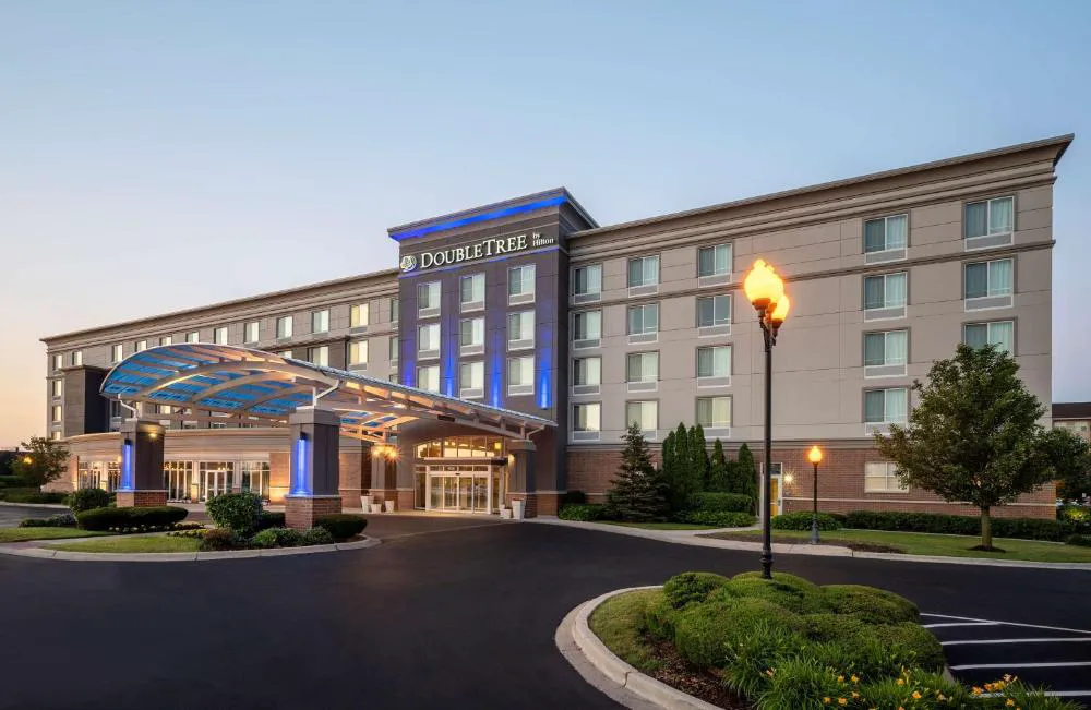DoubleTree by Hilton Chicago Midway Airport hotel hero