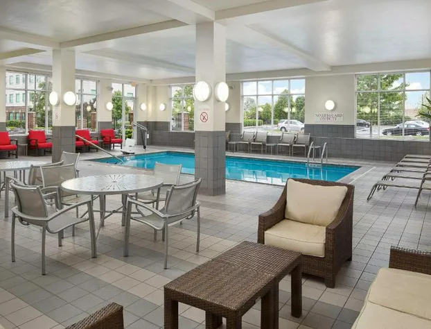 DoubleTree by Hilton Chicago Midway Airport hotel detail image 4