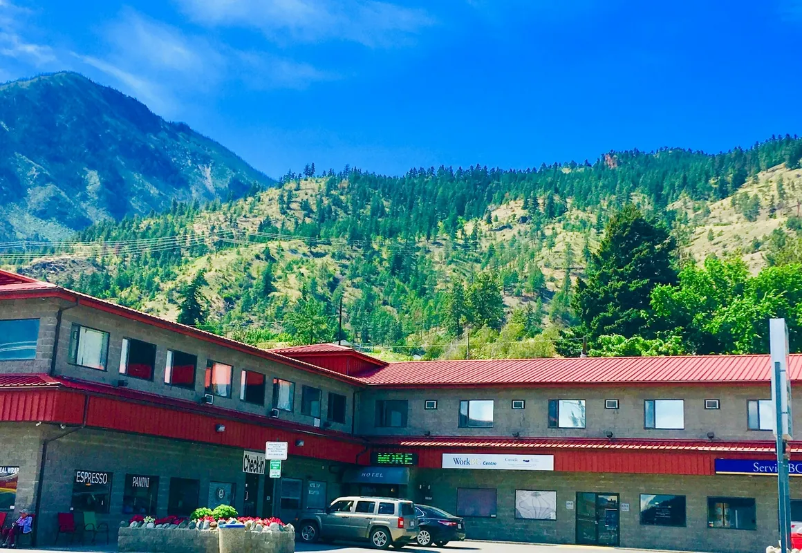 Hotel DeOro hotel hero