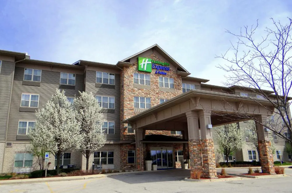 Holiday Inn Express & Suites Chicago West-Roselle by IHG hotel hero