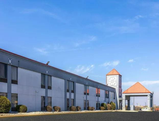 Baymont by Wyndham La Vergne/Nashville I-24 East hotel detail image 1