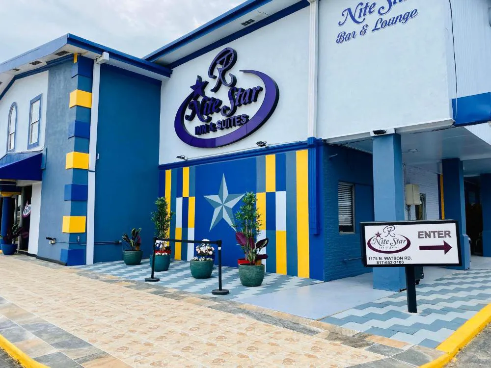 R Nite Star Inn & Suite hotel hero