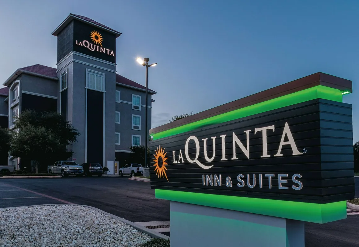 La Quinta Inn & Suites by Wyndham San Antonio Northwest hotel hero