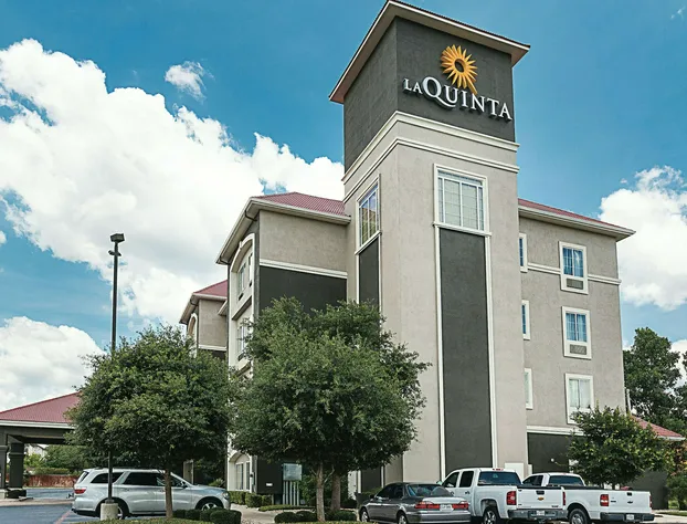 La Quinta Inn & Suites by Wyndham San Antonio Northwest hotel detail image 1