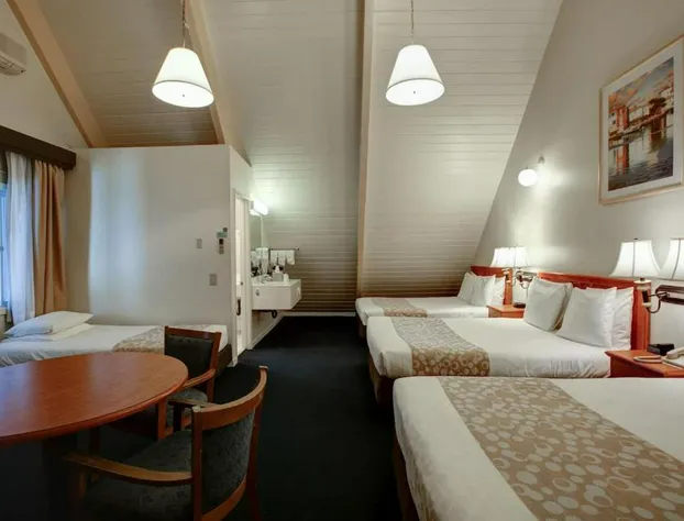 Newport Channel Inn - Near Huntington State Beach hotel detail image 4