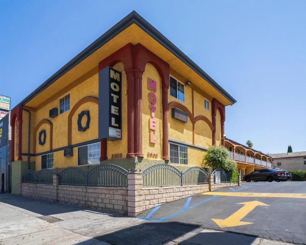 Economy Inn Hollywood hotel hero