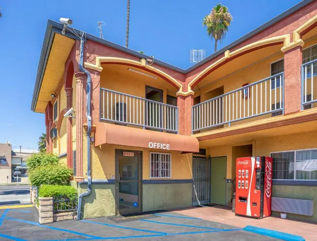 Economy Inn Hollywood hotel detail image 2