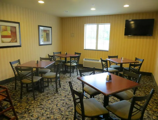 Cobblestone Inn & Suites - Brillion hotel detail image 1