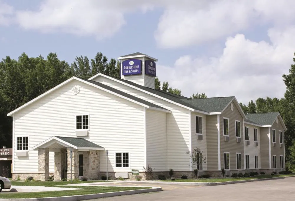 Cobblestone Inn & Suites - Brillion hotel hero