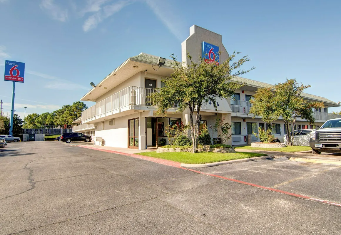 Studio 6 Grand Prairie, TX hotel hero