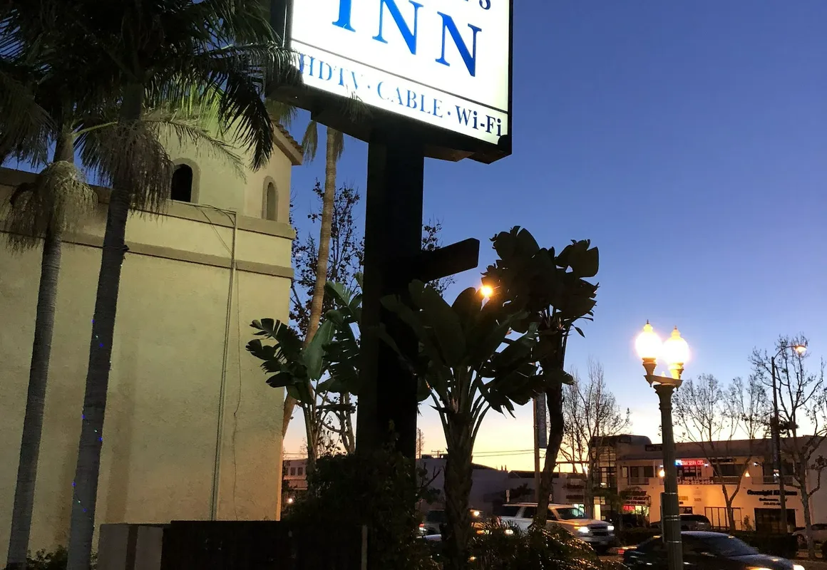 Travelers Inn hotel hero