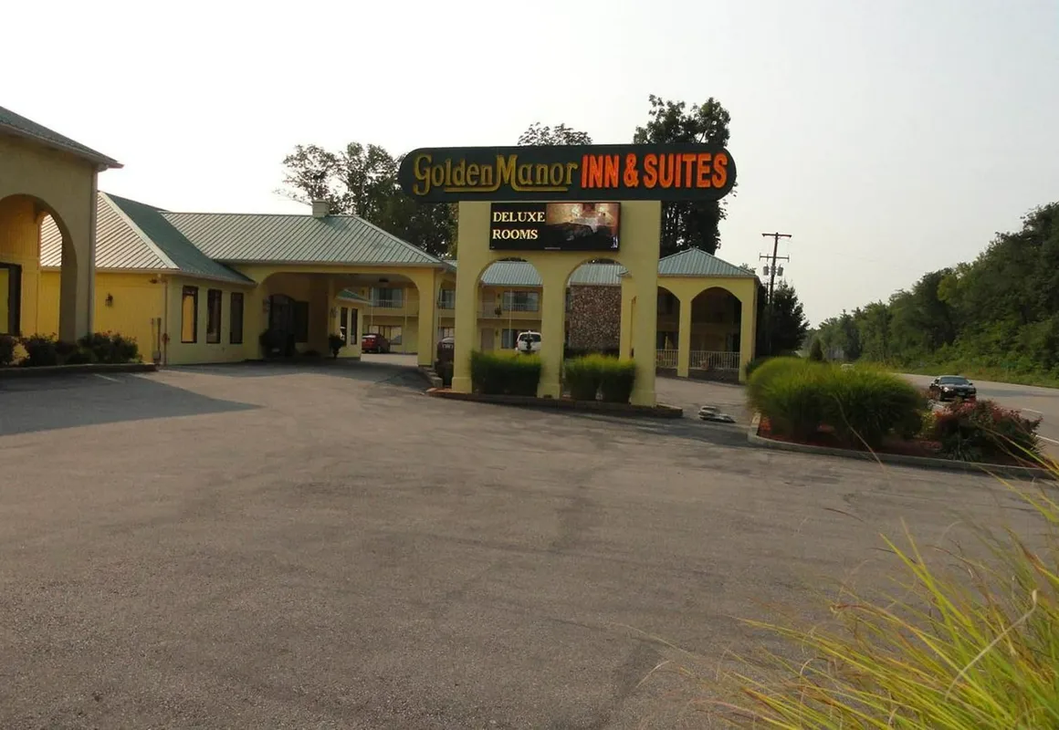 Golden Manor Inn & Suites hotel hero