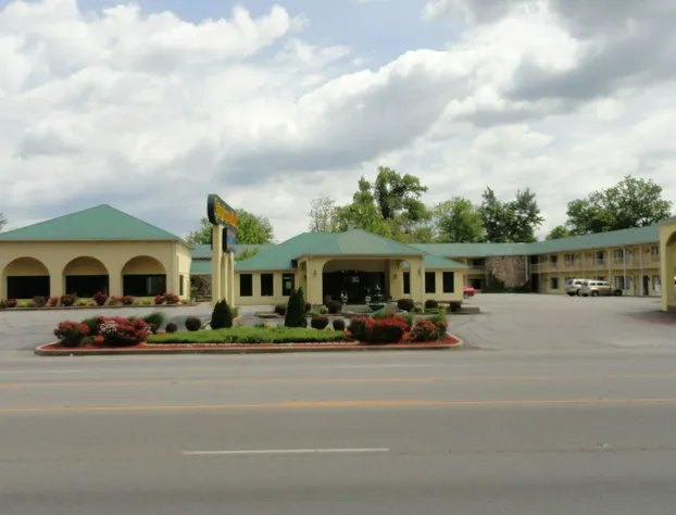 Golden Manor Inn & Suites hotel detail image 2