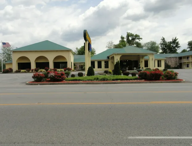 Golden Manor Inn & Suites hotel detail image 3