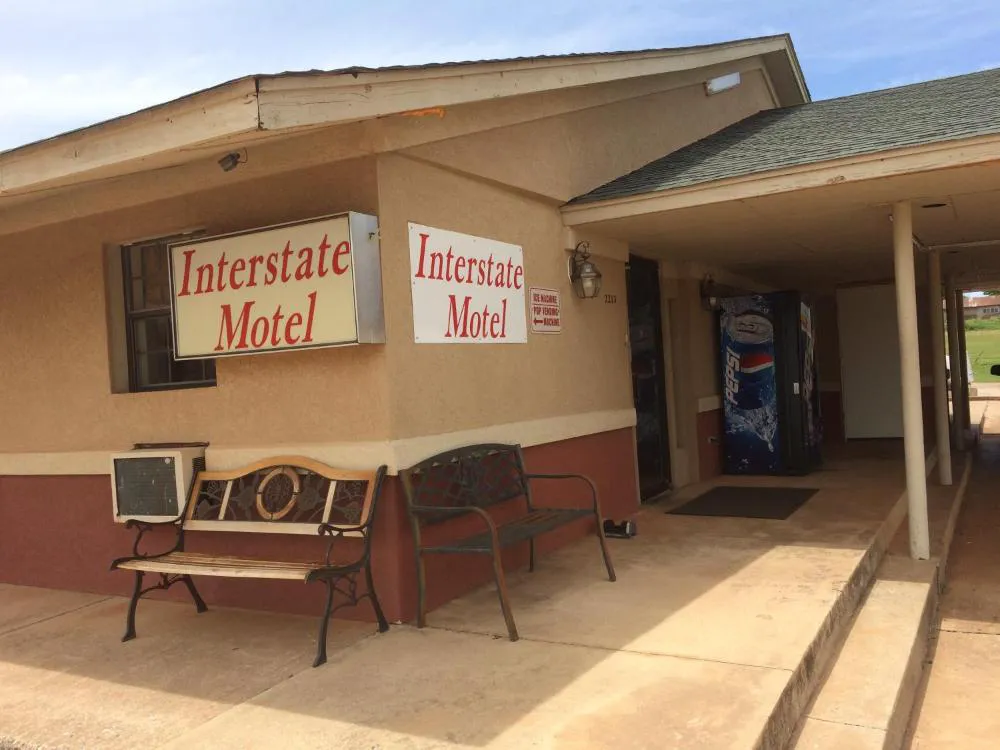Interstate Motel Guthrie hotel hero