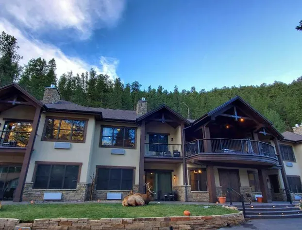 Inn on Fall River & Fall River Cabins hotel detail image 1